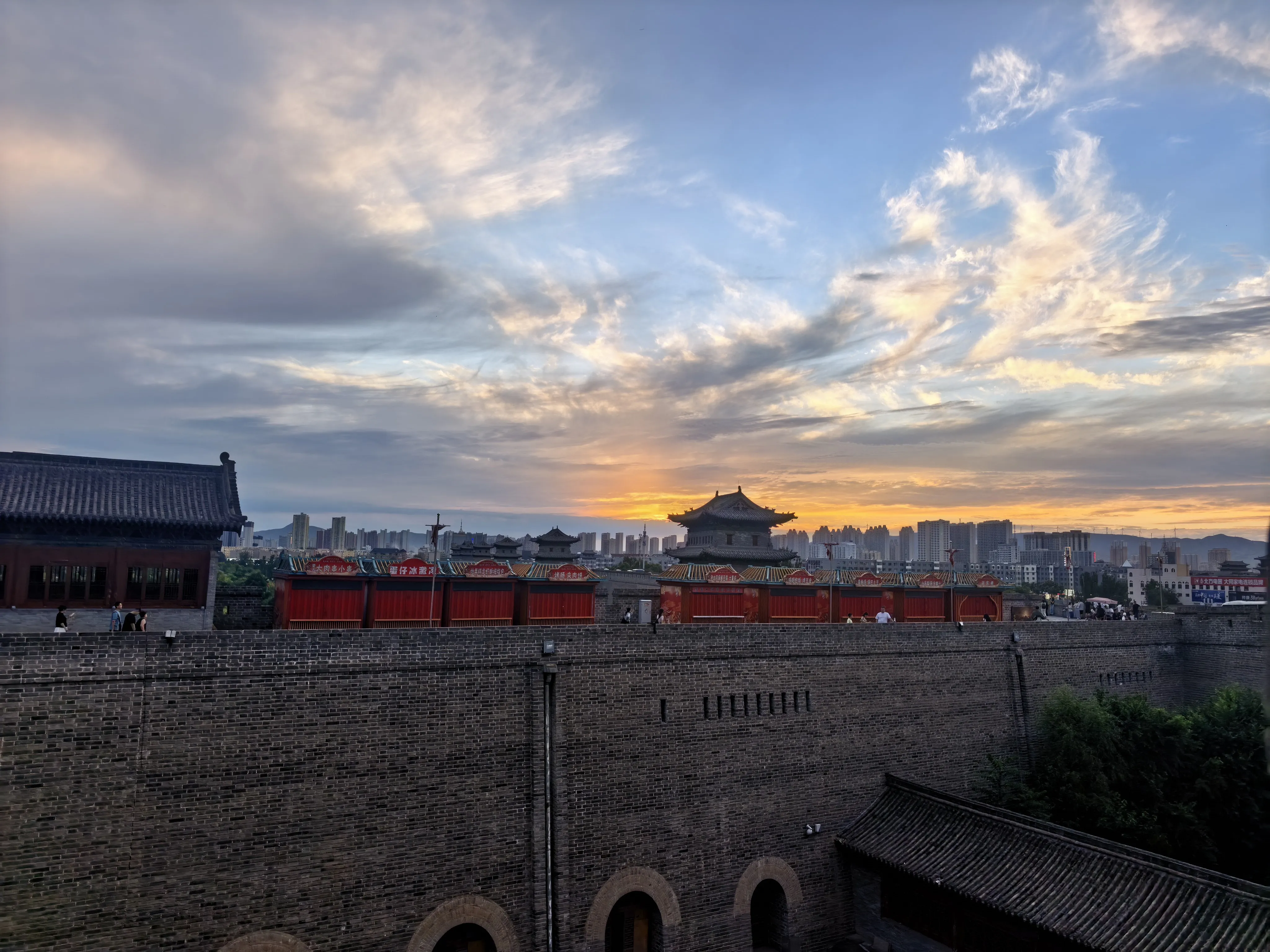 古城城墙夕阳