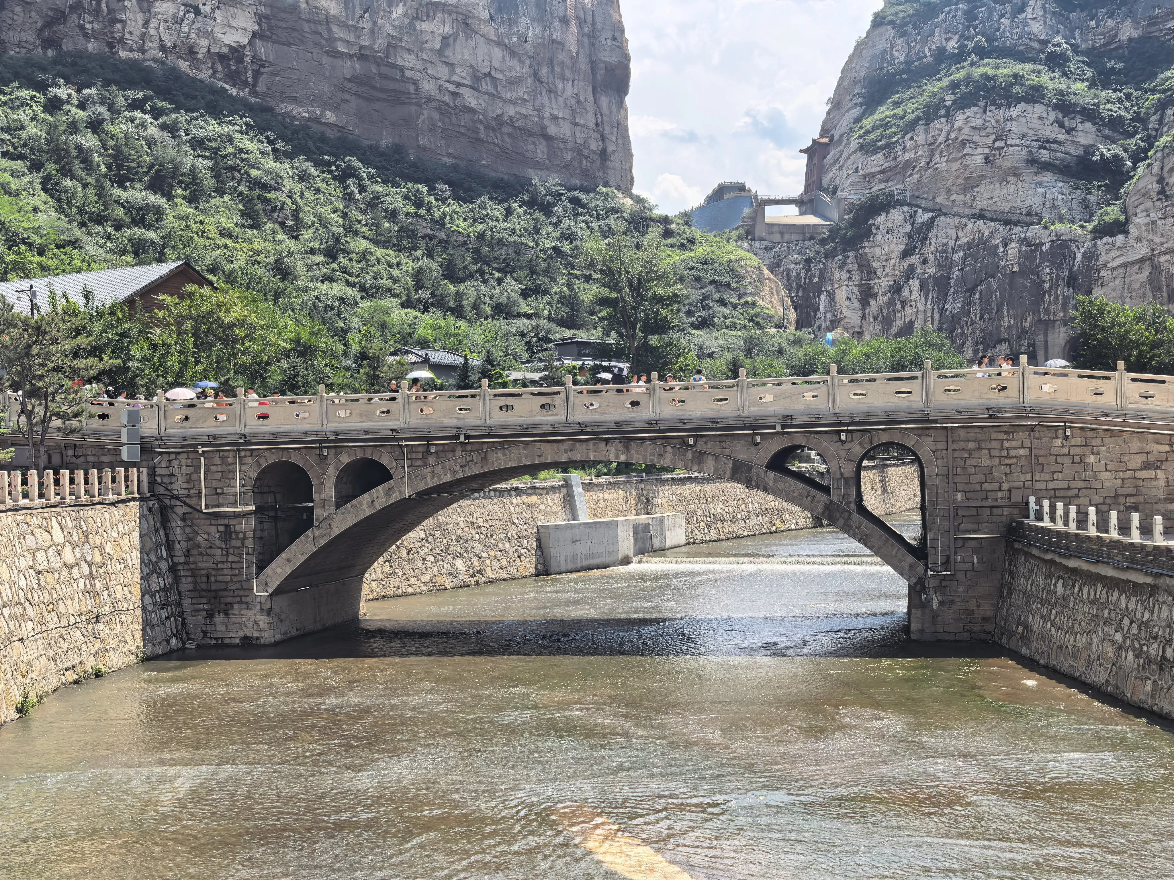 悬空寺入口石桥