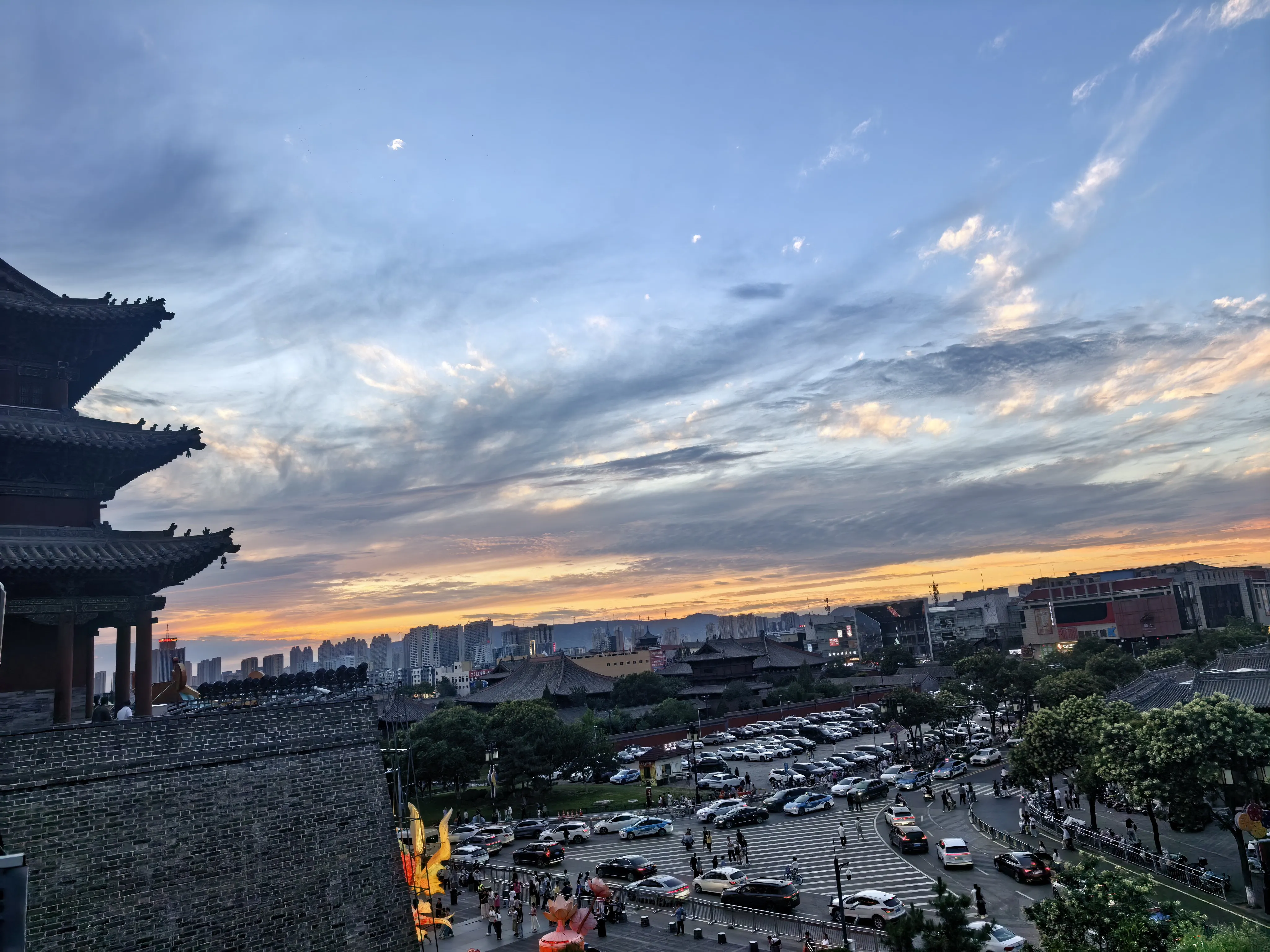 夕阳下的古寺